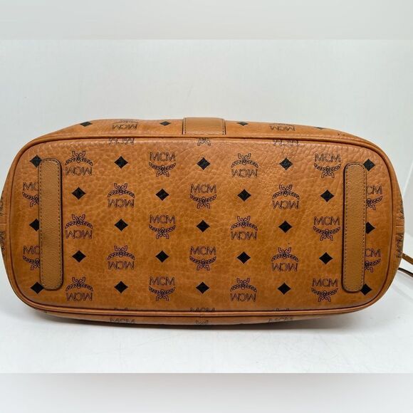 MCM Reversible Liz Shopper in Visetos - Picture 6 of 9